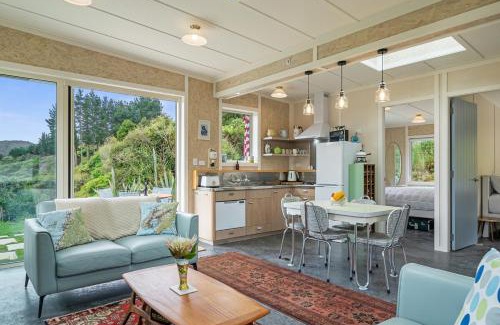 Tararua Forest Park Casa | 2 Bedroom Eco Cottage - Reikorangi
