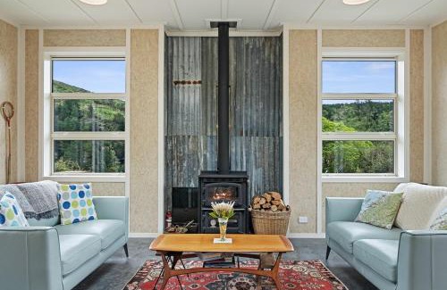 Tararua Forest Park Casa | 2 Bedroom Eco Cottage - Reikorangi