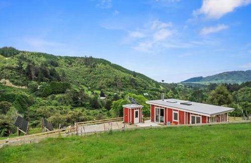 Tararua Forest Park Casa | 2 Bedroom Eco Cottage - Reikorangi