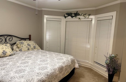 Cornelia Otro | 2-bedroom farmhouse on the Chattahoochee River. Kayaking, fishing, hot tub.