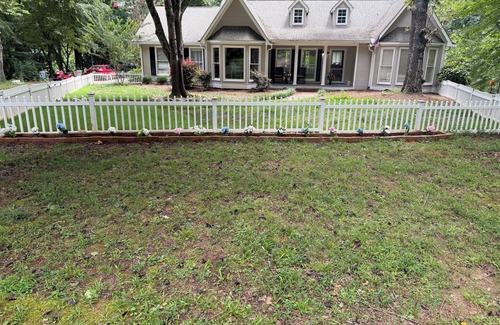 Cornelia Otro | 2-bedroom farmhouse on the Chattahoochee River. Kayaking, fishing, hot tub.