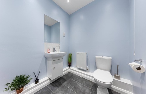 High Barnet Apartamento | 2-bedroom flat with a king-size bed in London, UK.
