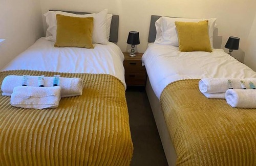 Swindon Apartamento | 2 Bedroom Flat with WiFi Netflix