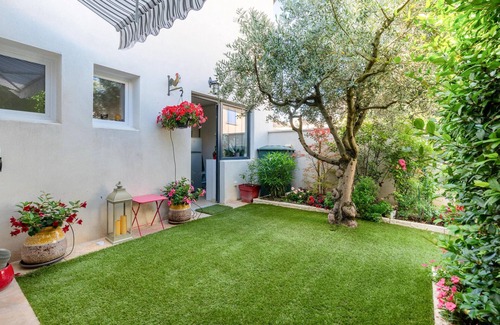 Jonquieres-Saint-Vincent Casa | 2 bedroom accommodation in Jonquières St Vincent