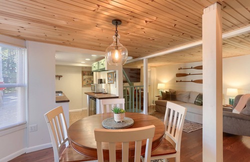 Timber Hills Cabaña | 2 Bedroom fully updated cozy Mt. Gretna Cottage with parking