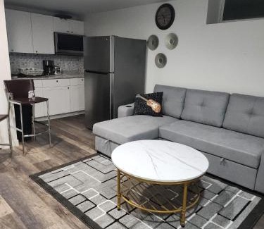 Transcona Apartamento | 2 bedroom furnished basement suite