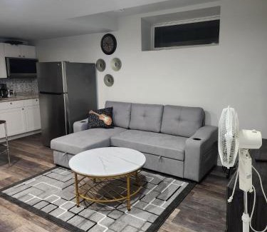 Transcona Apartamento | 2 bedroom furnished basement suite
