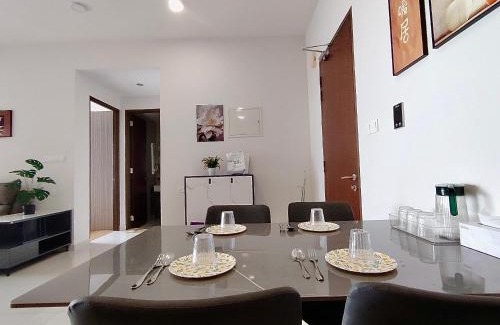 Central District Apartamento | 2 Bedroom Garden and Sea View