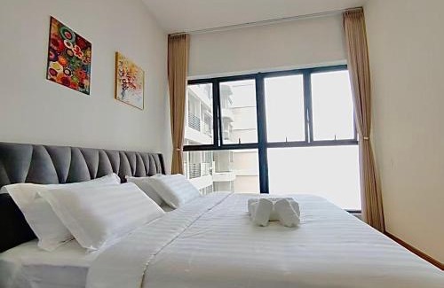 Central District Apartamento | 2 Bedroom Garden and Sea View
