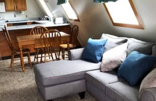Camden Apartamento | 2 bedroom getaway suite overlooking family fields