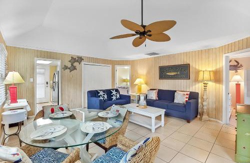 Myrtle Beach Casa | 2 Bedroom Guest Cottage Steps From The Beach!