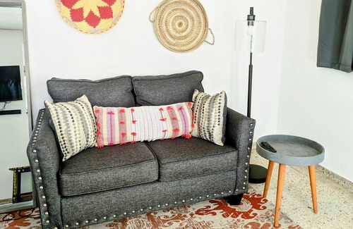 Catano Casa | 2 Bedroom Home,a step away from Cataño Waterfront,a Ferry away from Old San Juan