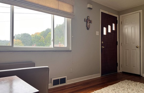 McKnight Casa | 2 Bedroom Home Available for 30+ Day Rentals