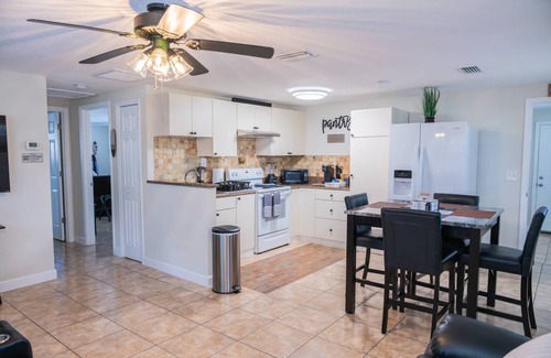 Bearss Plaza Casa | 2 Bedroom Home close to all Tampa's Attractions and Downtown!