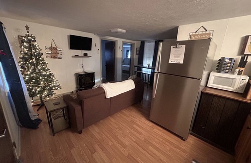 Dandridge Cabina | 2 bedroom home on Lake Douglas, perfect for fishermen! Close to all attractions!