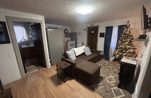 Dandridge Cabina | 2 bedroom home on Lake Douglas, perfect for fishermen! Close to all attractions!