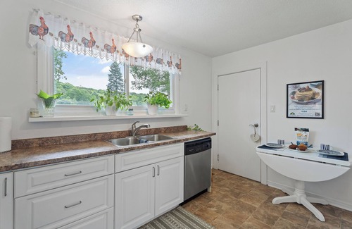 Port Carling Casa | 2-Bedroom Home Port Carling, Muskoka – Great for Work or Extra Cottage Guests!