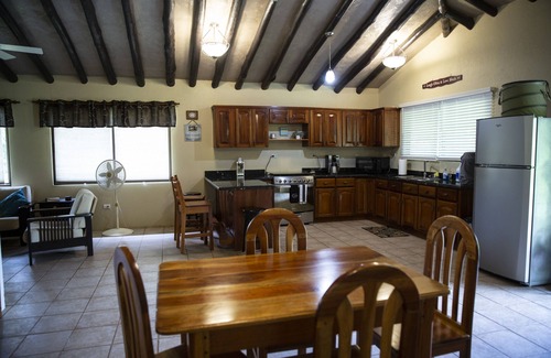Tres Ríos Casa | Casa de 2 habitaciones con piscina privada y hermosa vista a la montaña; Duerme 6