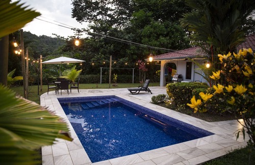 Tres Ríos Casa | Casa de 2 habitaciones con piscina privada y hermosa vista a la montaña; Duerme 6