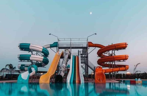 Trikomo Apartamento | 2-bedroom hotel apartment with pool , gym, sauna, spa in iskele