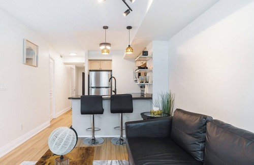 Financial District Hotel | 2-bedroom hotel in fabulous Toronto with AC