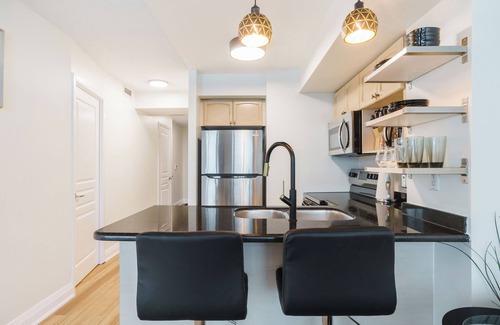 Financial District Hotel | 2-bedroom hotel in fabulous Toronto with AC