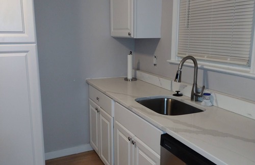Cleveland Heights Casa | 2-bedroom house close to the Cleveland Clinic Main Campus w/fireplace and a den