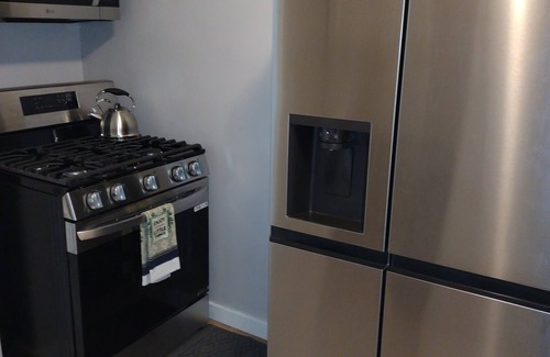 Cleveland Heights Casa | 2-bedroom house close to the Cleveland Clinic Main Campus w/fireplace and a den