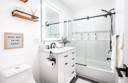 Grant Hill Casa | 2 Bedroom House - Fire Pit Table BBQ - Downtown