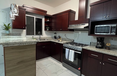 San Pedro Sula Casa | Tu hogar en Casa Valencia/Your Home at House Valencia