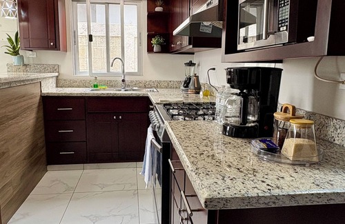 San Pedro Sula Casa | Tu hogar en Casa Valencia/Your Home at House Valencia