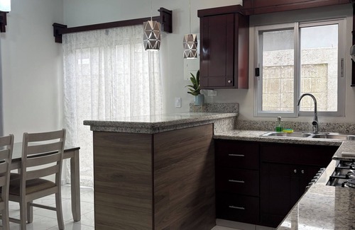 San Pedro Sula Casa | Tu hogar en Casa Valencia/Your Home at House Valencia