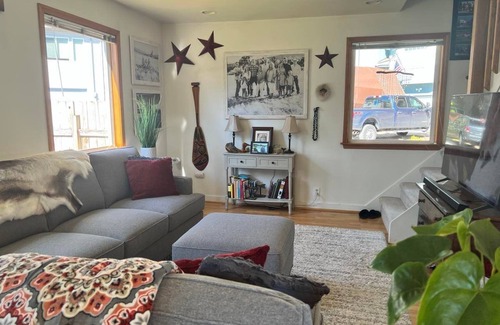 Mendenhall Valley Casa | 2 bedroom house in beautiful Juneau, Alaska!Near glacier, and close to airport.