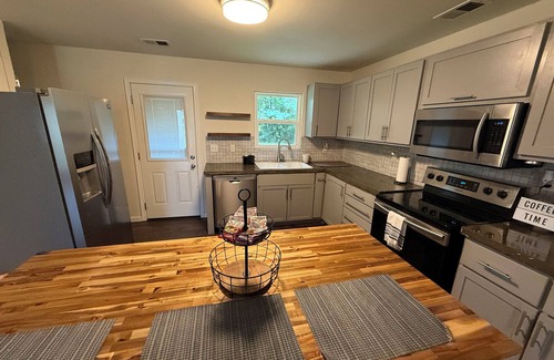 Bessemer Casa | 2-bedroom house in Bessemer, Alabama. 30 mins from downtown Birmingham