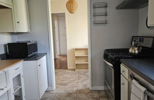 Harbor Casa | 2-bedroom house in charming Long Beach 7 minutes from Long Beach Airport.