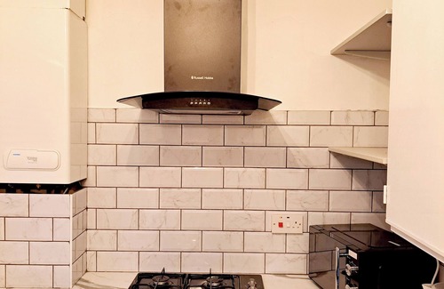 Leeds Casa | 2 Bedroom House in Leeds - Sleeps 5, Wifi, Parking