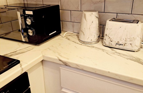 Leeds Casa | 2 Bedroom House in Leeds - Sleeps 5, Wifi, Parking