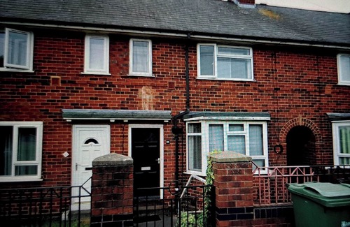 Leeds Casa | 2 Bedroom House in Leeds - Sleeps 5, Wifi, Parking