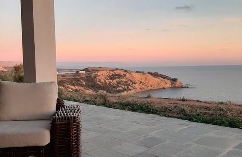 Milos Casa | 2-Bedroom House in Milos with Unforgettable Aegean Sea Views