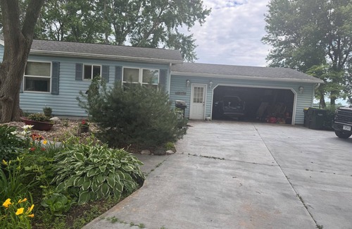 Oshkosh Casa | 2-bedroom house in Oshkosh minutes from EAA.