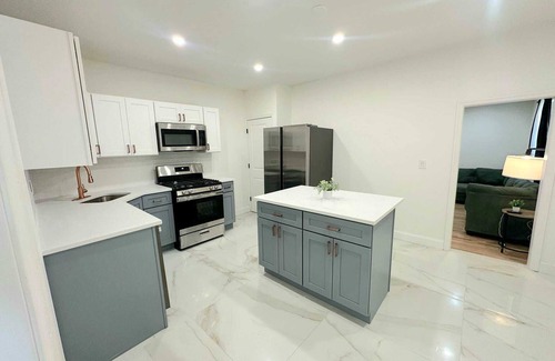 North Ironbound Casa | 2-bedroom house in peaceful Newark with AC, WiFi. Relax and unwind