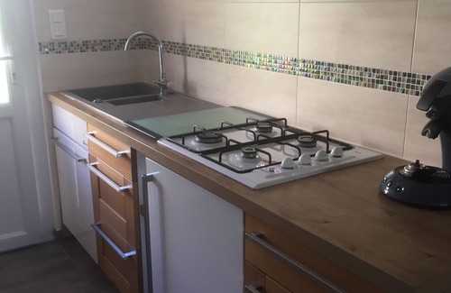 Poggio-Mezzana Casa | Casa de 2 dormitorios con jardín y acceso directo a la playa.