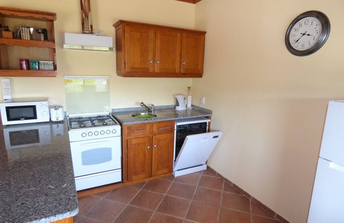 Mouronho Casa | 2 bedroom house with beautiful views, parking, garden and pool.