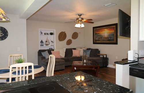 Tavares Casa | 2 Bedroom house with lake access to Lake Harris. 1 minute by boat to Dead River