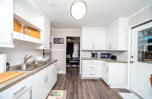 Hanahan Casa | 2 Bedroom Just Mins. from Shopping & Restaurants