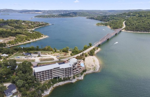 Ridgedale Casa | Premium 2 Bedroom Lake View Villa