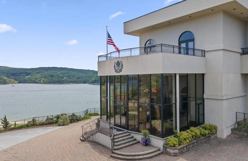 Ridgedale Casa | Premium 2 Bedroom Lake View Villa