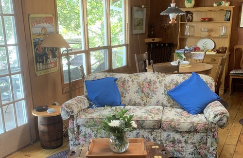 Westerose Cabina | 2 Bedroom Lakefront Rustic Cabin
