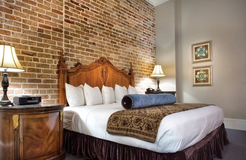 French Quarter Complejo | 2 Bedroom Lock-Off Suite in Downtown New Orleans for Super Bowl 2025