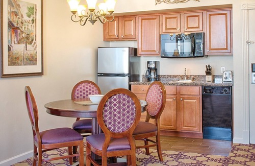 French Quarter Complejo | 2 Bedroom Lock-Off Suite in Downtown New Orleans for Super Bowl 2025